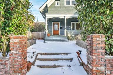 Main picture of 4936 NE Rodney Ave