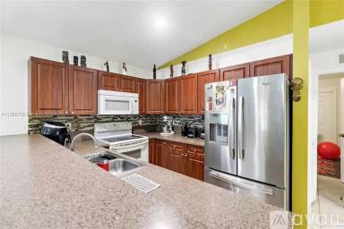Main picture of 929 Meadow Rd