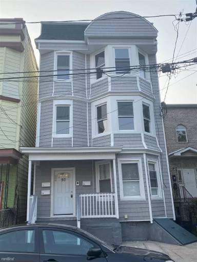 Main picture of 93 S 13th St