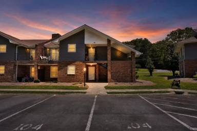 Main picture of 104 Montclair Dr