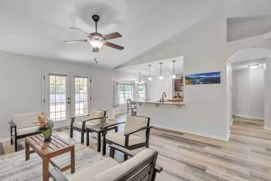 Main picture of 8141 Mercado St