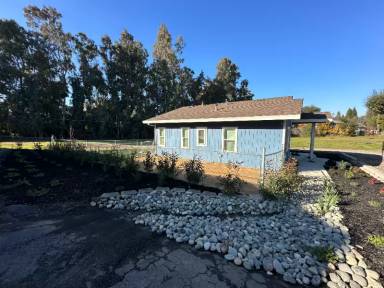 Main picture of 8868 Oak Ave