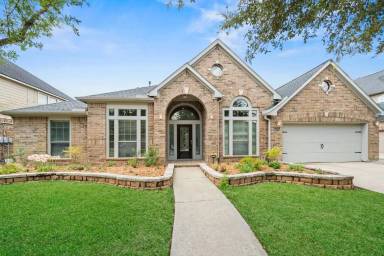 Main picture of 2818 Red Maple Dr