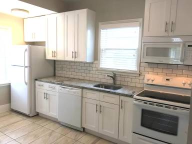 Main picture of 832 N Summit Ave