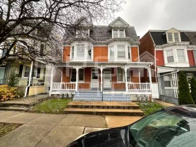 Main picture of 932 W Princess St