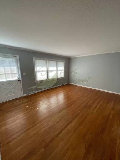 Main picture of 805 SW Lea Dr