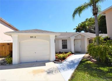 Main picture of 9912 SW 117th Pl