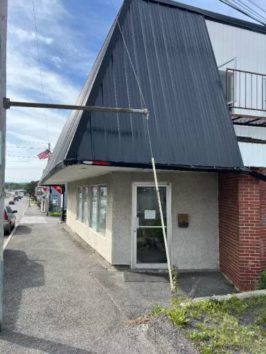 Main picture of 272 Main St