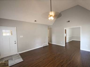 Main picture of 2724 Lakeside Dr