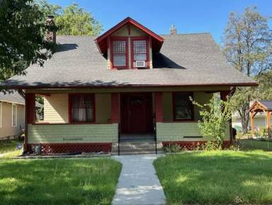 Main picture of 1409 SW Plass Ave