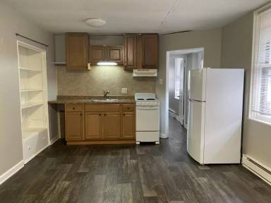 Main picture of 168 E King St