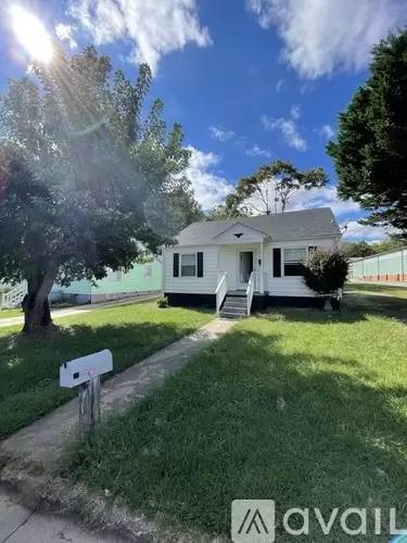 Main picture of 914 Oakley St