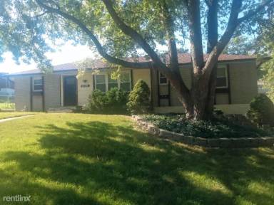 Main picture of 7416 N Main St