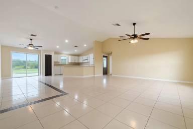Main picture of 2045 NE 28th St