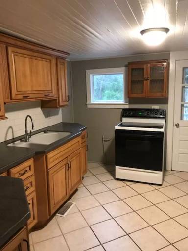 Main picture of 918 S Main St