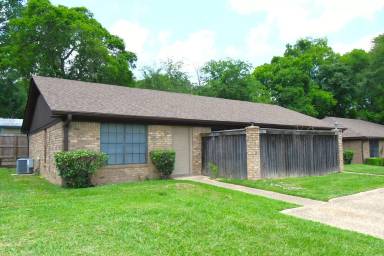 Main picture of 201 Parklane Dr