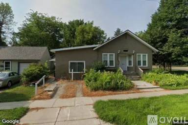 Main picture of 915 1st St W