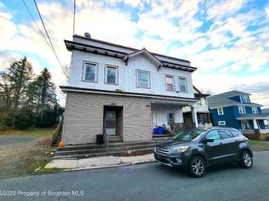 Main picture of 539 E Pine St