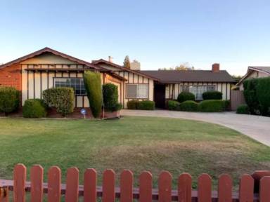 Main picture of 4001 Reno Ave