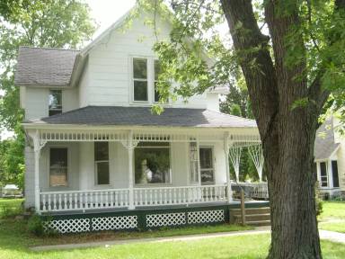 Main picture of 143 Oak St