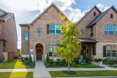 Main picture of 576 Courtyard Ln