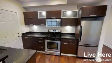 Main picture of 6922 N Greenview Ave
