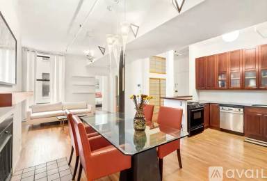 Main picture of 426 W Broadway