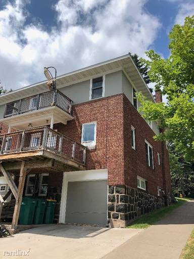 Main picture of 1702 E 2nd St