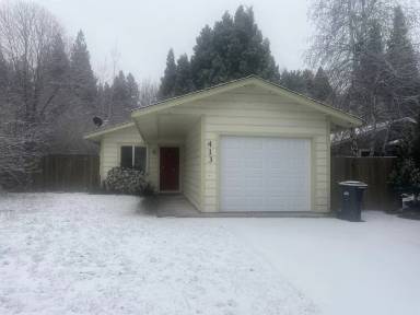 Main picture of 413 E Lake St