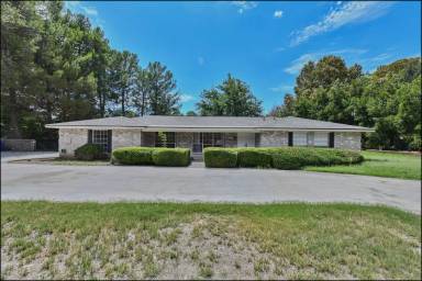 Main picture of 812 Royal Oak Ct