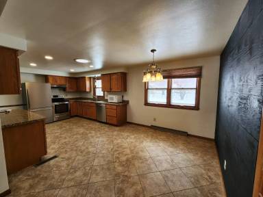 Main picture of 2512 N Viola St