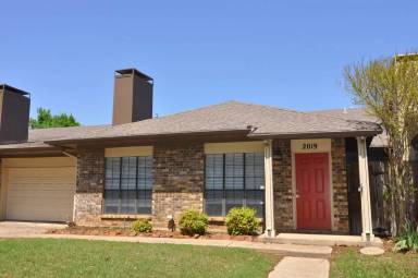 Main picture of 2019 Heatherbrook Dr