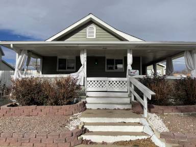 Main picture of 903 W 15th St