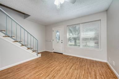 Main picture of 604 Meadow View Ct
