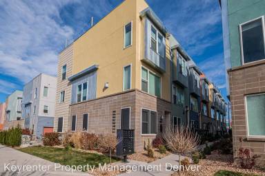 Main picture of 868 Kalamath St