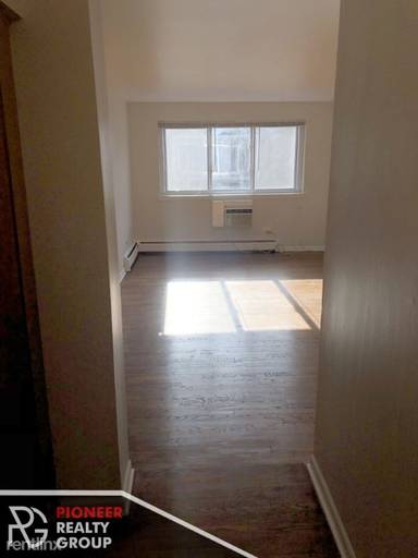 Main picture of 1040 W Hollywood Ave Apartments