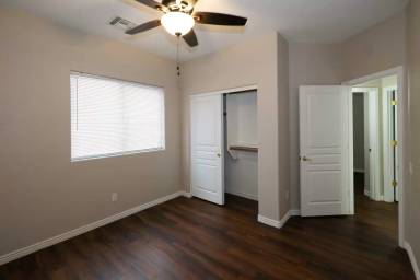 Main picture of 935 E Runaway Bay Pl