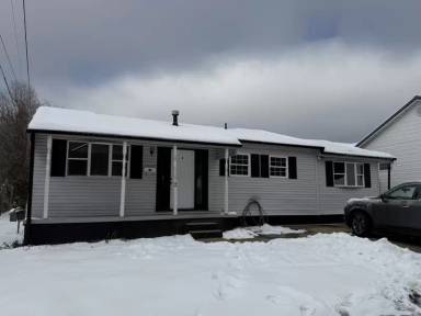 Main picture of 2 Garrett Dr