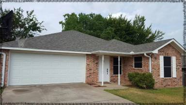 Main picture of 400 Redbud Cir