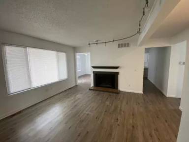 Main picture of 905 Laura Dr