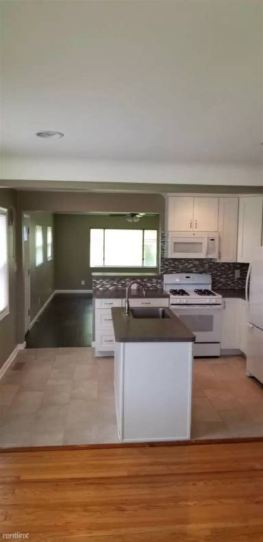 Main picture of 26091 Brush St