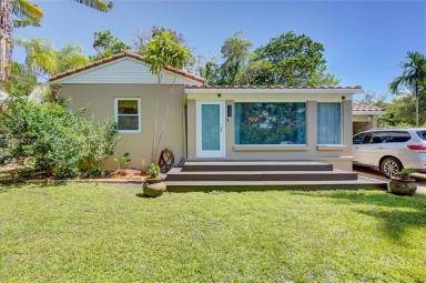 Main picture of 1146 N Victoria Park Rd