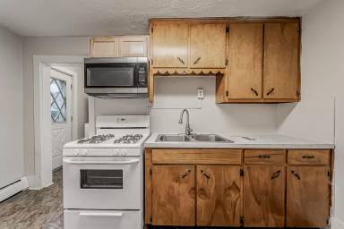 Main picture of 870 S Main St