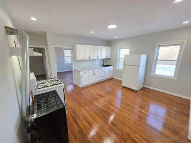 Main picture of 10 Division St