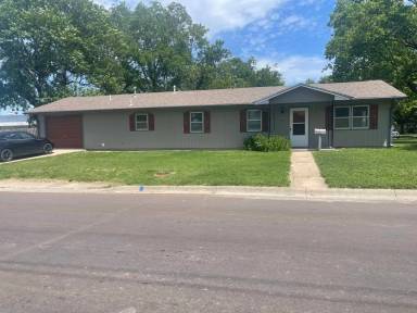 Main picture of 702 N Chestnut St