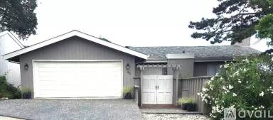 Main picture of 40 Aquinas Dr