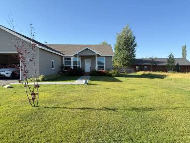 Main picture of 911 Rachel Rd