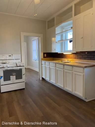 Main picture of 123 W Avenue A