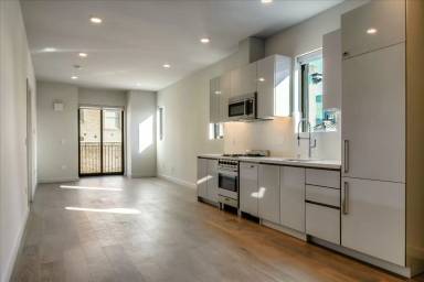 Main picture of 824 Hyde St