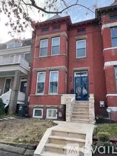 Main picture of 811 F St NE